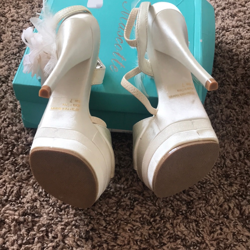 Heels - Picture 4 of 4